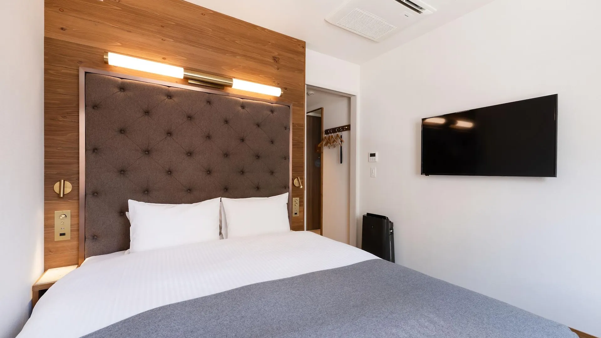Hotel The Knot Sapporo 3*,